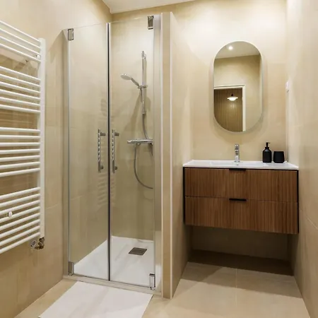 Apartmán Charme Nicois, 15min De La Mer, 3 Chambres, Climatisation, Terrasse