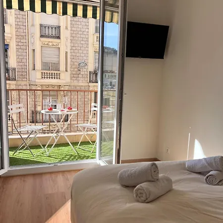 Charme Nicois, 15min De La Mer, 3 Chambres, Climatisation, Terrasse Lägenhet *