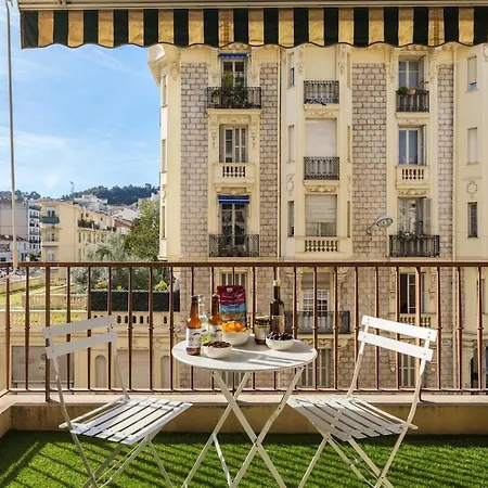 Charme Nicois, 15min De La Mer, 3 Chambres, Climatisation, Terrasse Lägenhet