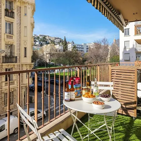 Charme Nicois, 15min De La Mer, 3 Chambres, Climatisation, Terrasse Lägenhet
